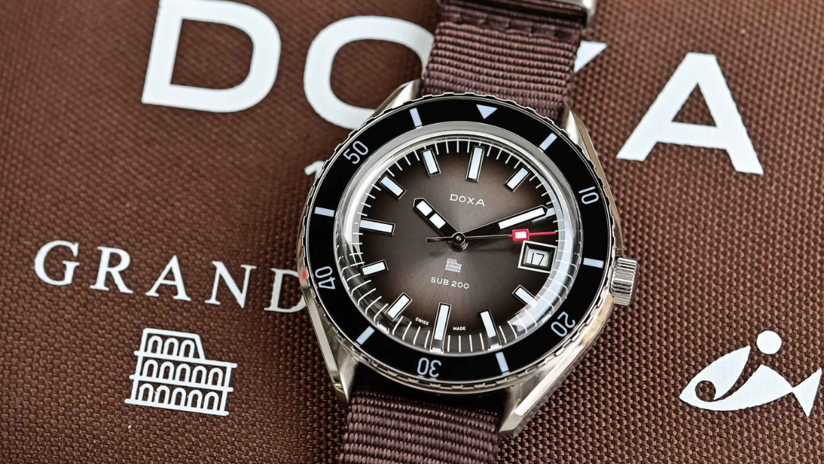 Dial Of DOXA SUB 200 II watch